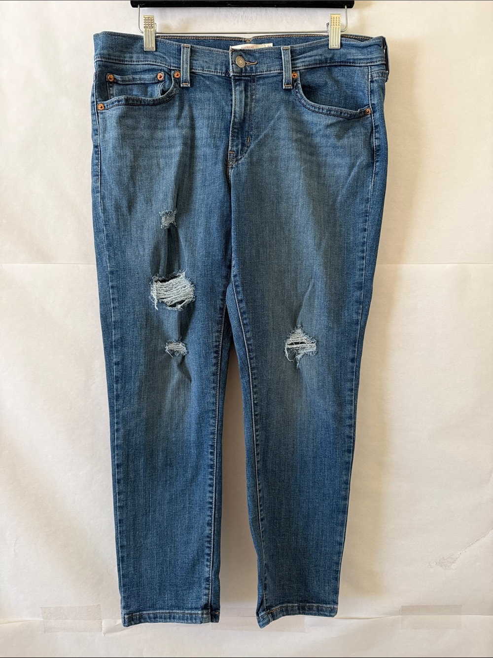 Levi's Boyfriend Ankle Jeans Sz 31 Light Wash Distressed Mid Rise Ripped Denim
